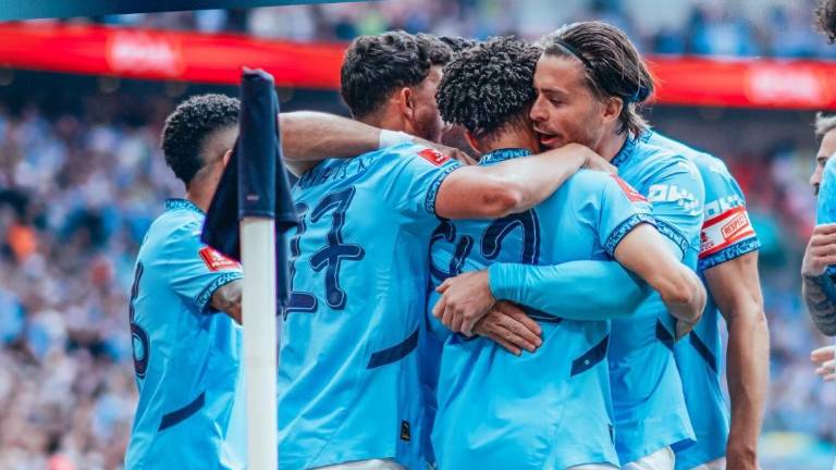 Manchester City gana 2-0 al Nottingham Forest.