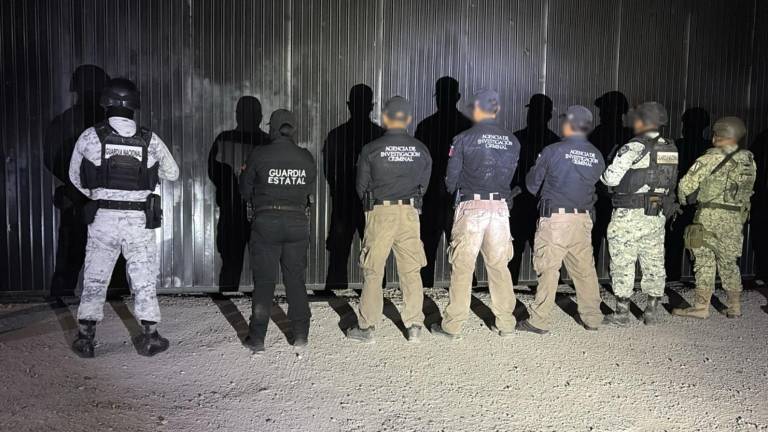 Fuerzas federales catearon un inmueble en la colonia La Escondida, donde se decomisó combustible robado, vehículos y equipo industrial.