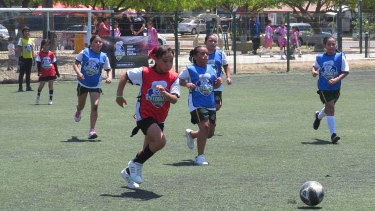Las damitas entrarán primero al campo.