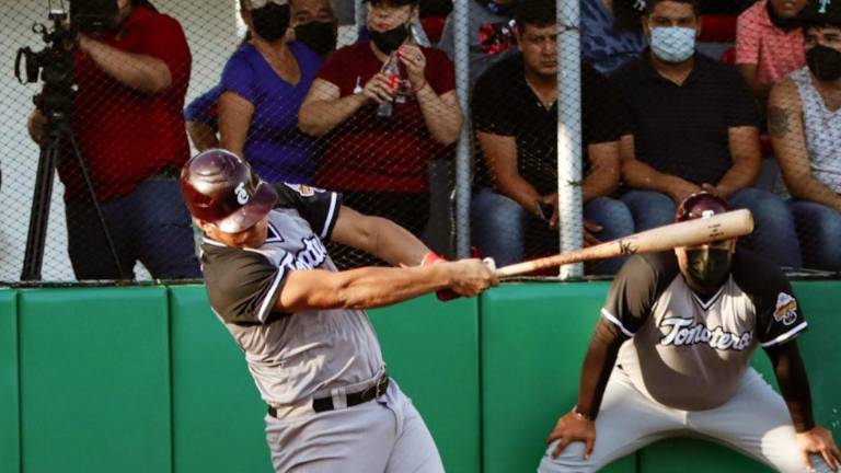 José Cervantes conectó jonrón para Tomateros de Culiacán en el juego que sostuvieron en La Higuerita.