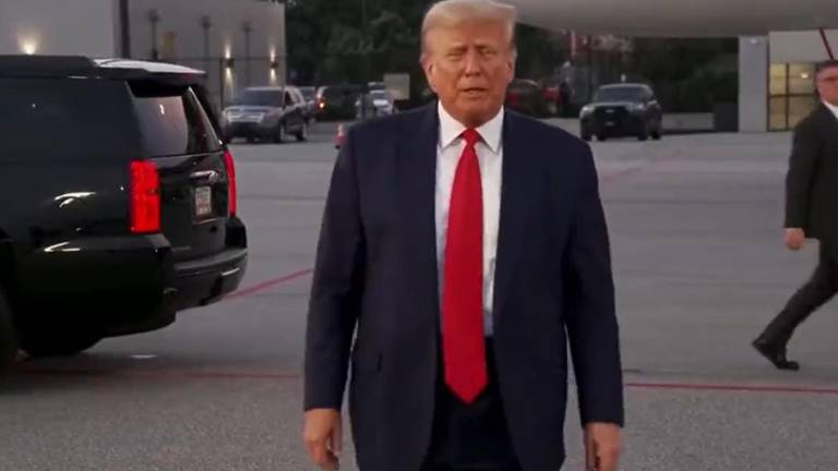 Por menos de media hora, Donald Trump estuvo bajo condición de arrestado o detenido en la base de datos de la prisión del condado de Fulton.