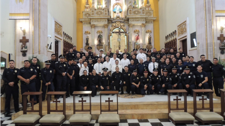Bomberos de Culiacán festejan su día con una misa de acción de gracias.