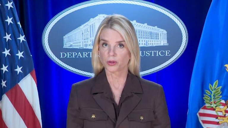 La Fiscal Pam Bondi señaló que Estados Unidos duplicó a 50 millones de dólares la recompensa por información que lleve a la detención de Nicolás Maduro.