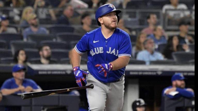 Alejandro Kirk conectó cuatro imparables en el triunfo de los Azulejos de Toronto.
