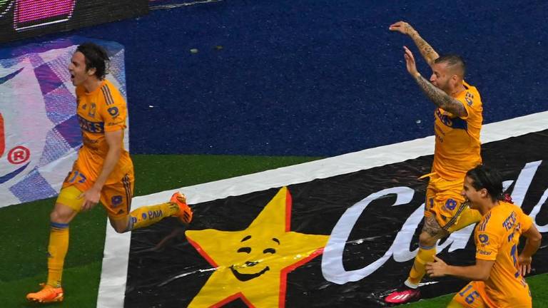 Sebastián Córdova celebra su gol.