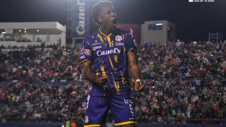 Abel Hernández marca los tres goles de los potosinos.