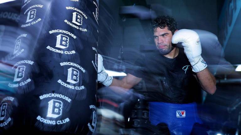 Gilberto “Zurdo” Ramírez trata de levantarse tras la derrota ante Bivol.