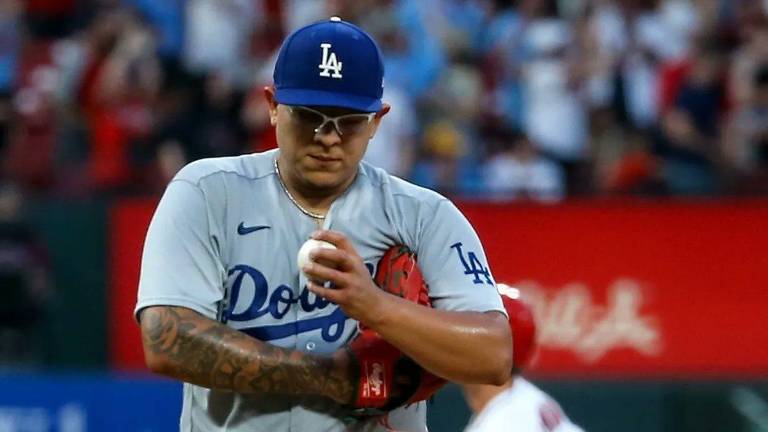 Julio Urías está a la expectativa de su futuro en la Gran Carpa.