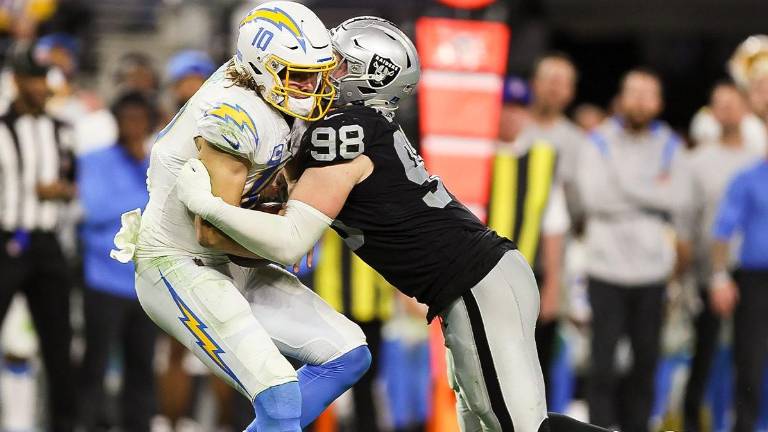 Los Raiders lograron cerrar la temporada con dramática victoria sobre los Chargers.
