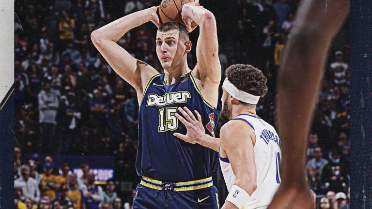 Nikola Jokic aportó 37 puntos para los Nuggets.