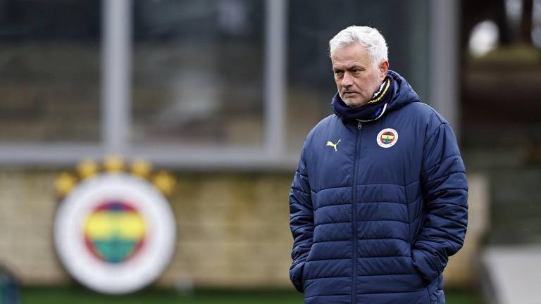 José Mourinho recibe sanción tras el juego ante el Galatasaray.