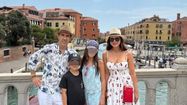 La publicación, acompañada por la frase “La vita è bella”, mostraba al uruguayo paseando con su familia por los canales venecianos.