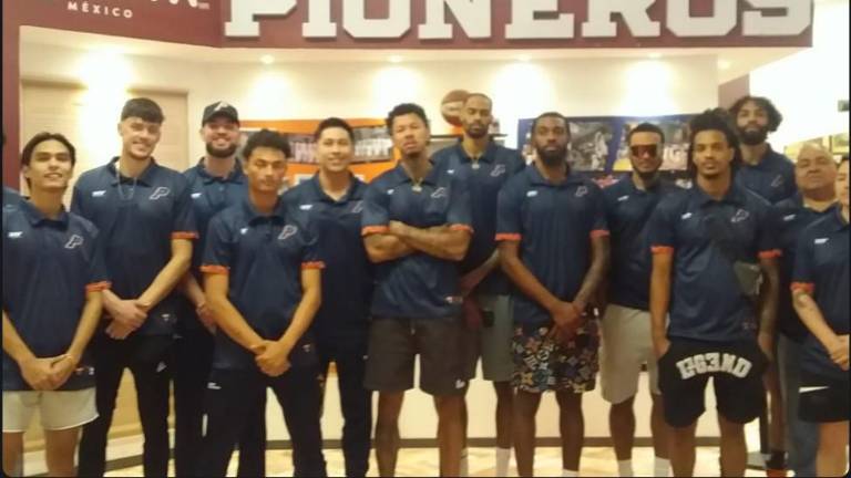 Los jugadores de los Pioneros de Los Mochis asistieron al Salón de la Fama de la Ciudad Deportiva Aurelio Rodríguez Ituarte.