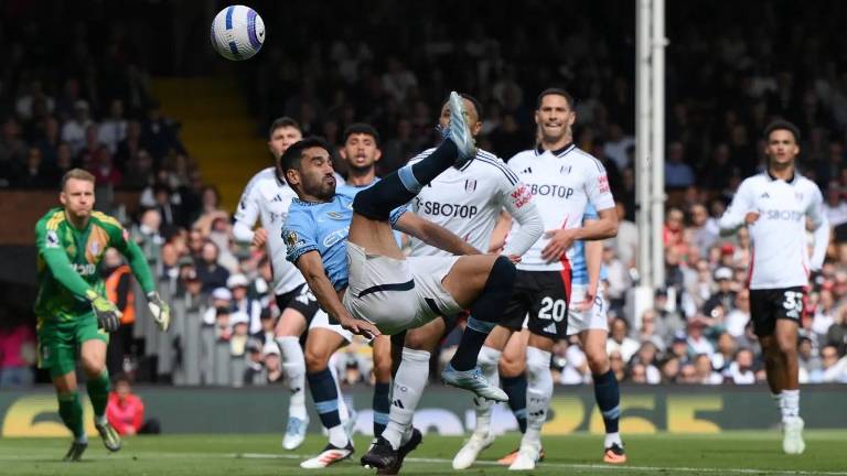 Manchester City se impone 2-0.