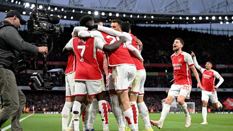 Arsenal aprovecha los errores del Liverpool para ganar.