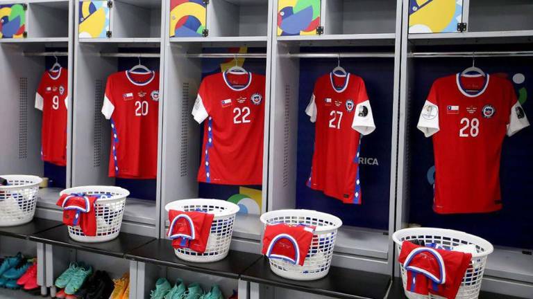 Las camisetas de Chile ya no lucen la palomita en el pecho.