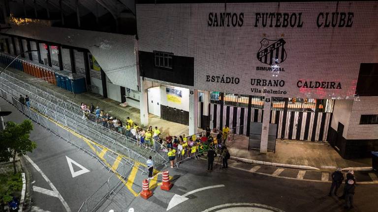 El estadio Vila Belmiro fue el lugar donde velaron el cuerpo de Pelé.