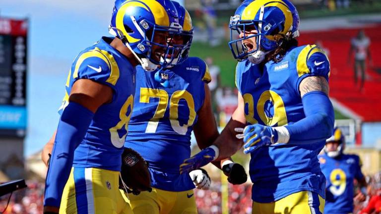 Tyler Higbee y Joe Noteboom no jugarán este domingo.