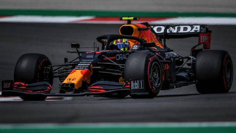 El piloto mexicano tuvo una carrera más de sacrificio en beneficio del equipo de Red Bull.