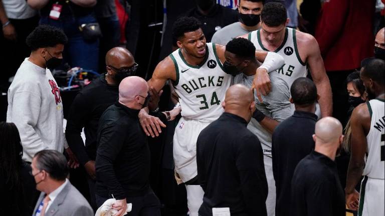 Giannis Antetokounmpo no vio acción en el Juego 5 de las finales de la Conferencia Este de la NBA.