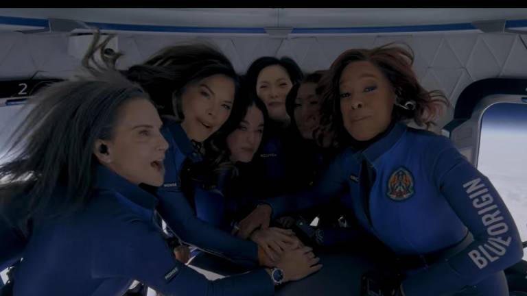 Katy Perry, Lauren Sánchez; Gayle King, Amanda Nguyen, Aisha Bowe, y Kerianne Flynn formaron parte la tripulación.