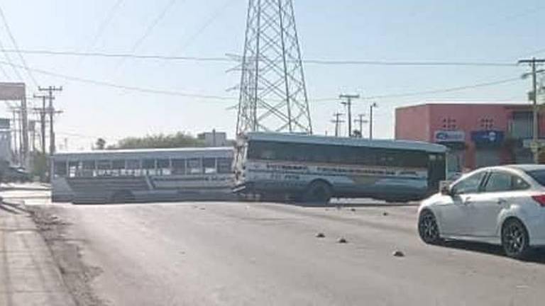 Según las autoridades locales, el domingo 30 de abril de 2023, se registraron cuatro bloqueos en Matamoros y uno en el acceso a Reynosa.