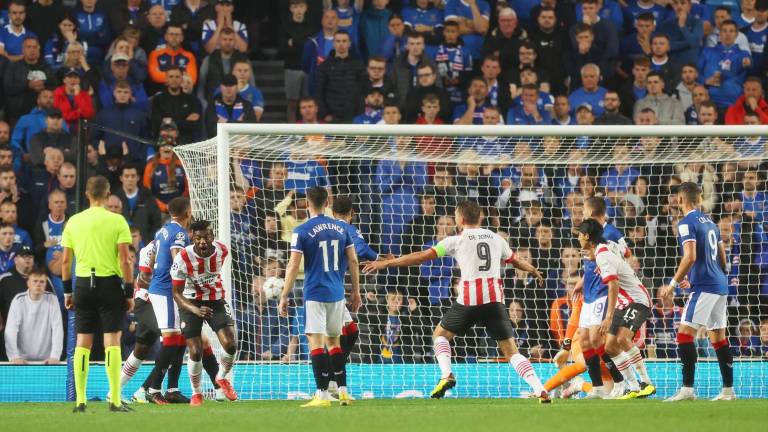 El PSV, con el sinaloense Érick Gutiérrez en el terreno de juego, logró el empate ante el Rangers escocés.