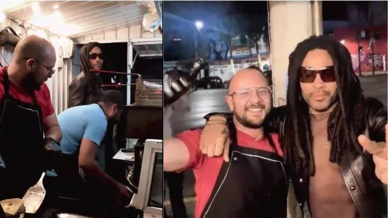 Lenny Kravitz visita un puesto de hamburguesas en la Ciudad de México.