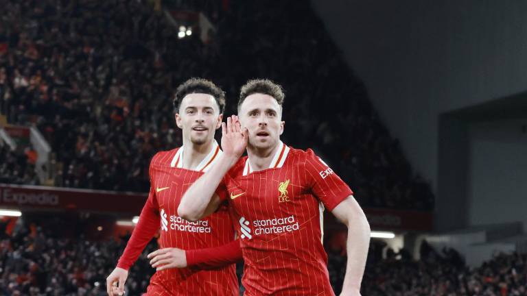 Diogo Jota marca su gol.