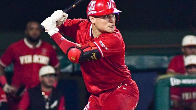 Carlos Arellano ha mantenido su buena racga con el Águila de Veracruz.