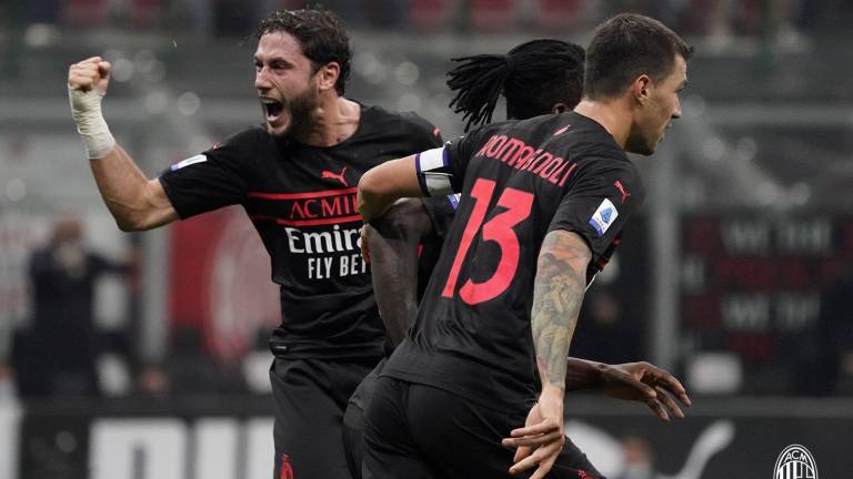 Leao y Castillejo llevan al Milán al liderato de la Serie A