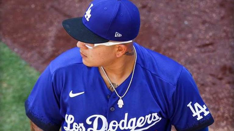 Julio Urías no tuvo fortuna en su apertura del pasado lunes por la noche.