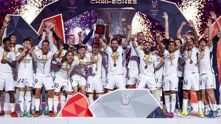 Real Madrid celebra su primer título del año.