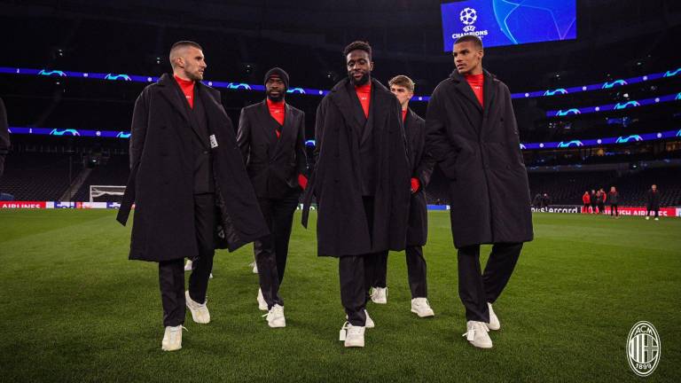 El AC Milan buscará mantener su ventaja en el global ante el Tottenham.