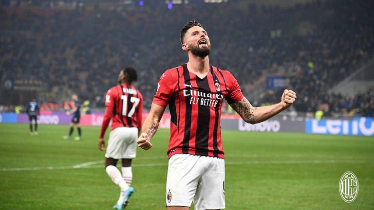 Olivier Giroud fue el héroe para el AC Milan, quien le ganó el derbi al Inter.