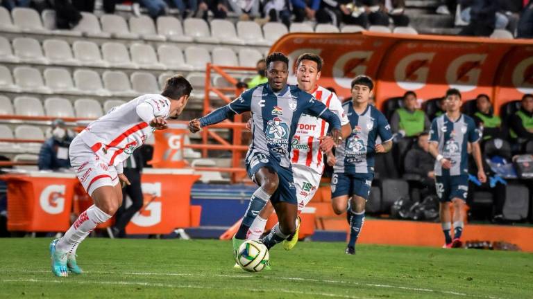 El campeón Pachuca toma la cima del torneo.