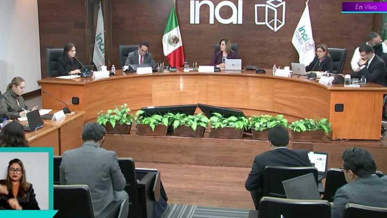 Se sometió a votación el acuerdo para que interpusiera una controversia constitucional por la falta de nombramiento de los comisionados vacantes.