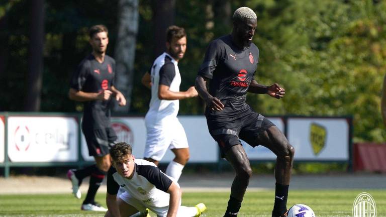 Tiémoué Bakayoko sufrió un penoso incidente en Milán.