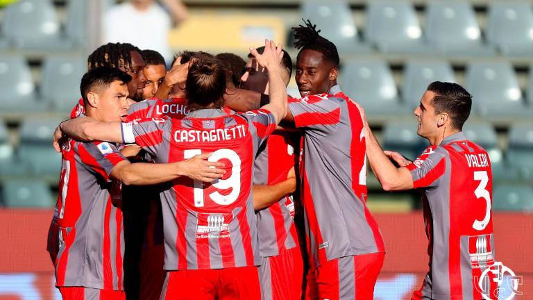El Cremonese festeja el gol del triunfo.