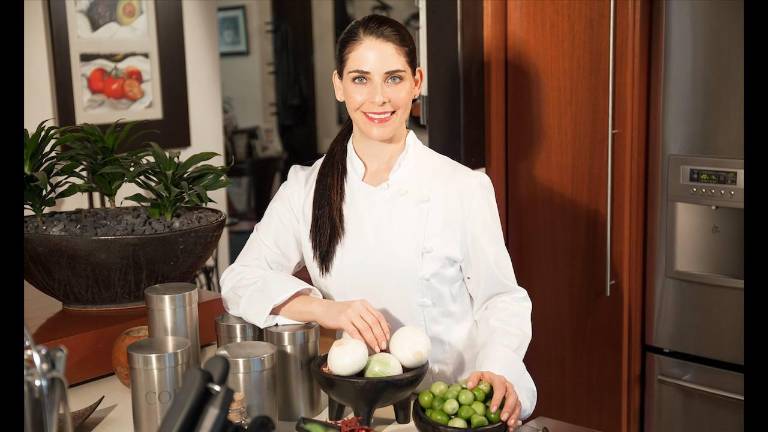 Zahie Téllez se integra a los jueces de MasterChef Celebrity.