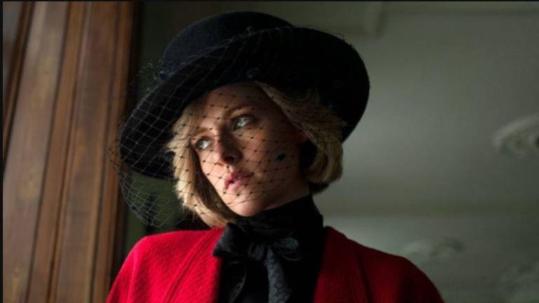 La película se desarrolla durante un fin de semana a principios de los 90 cuando Lady Di decide que necesita terminar su matrimonio con el Príncipe Carlos.