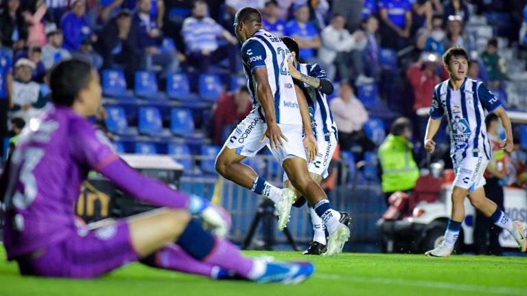 Salomón Rondón marca el gol del triunfo tuzo.
