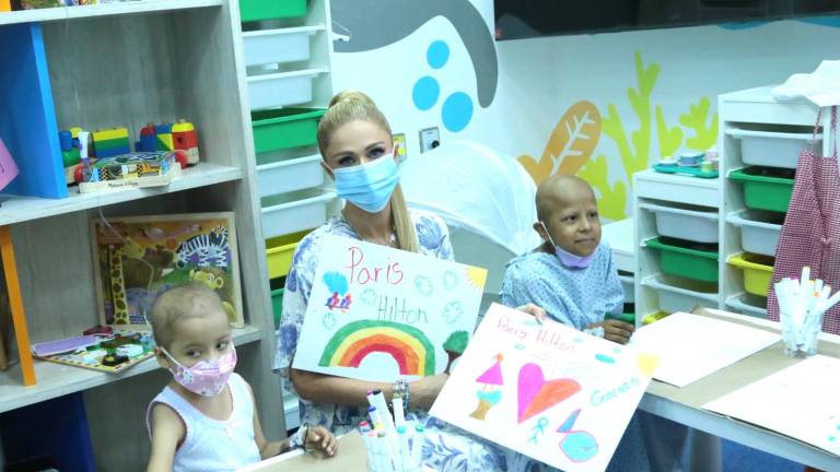 La DJ y empresaria visita en el hospital los pisos pisos 7 y 8, donde atienden a niñas y niños con cáncer.