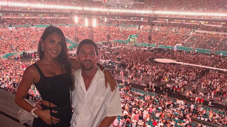 Lionel Messi y su esposa Antonela Roccuzzo asistieron al concierto de Coldplay.