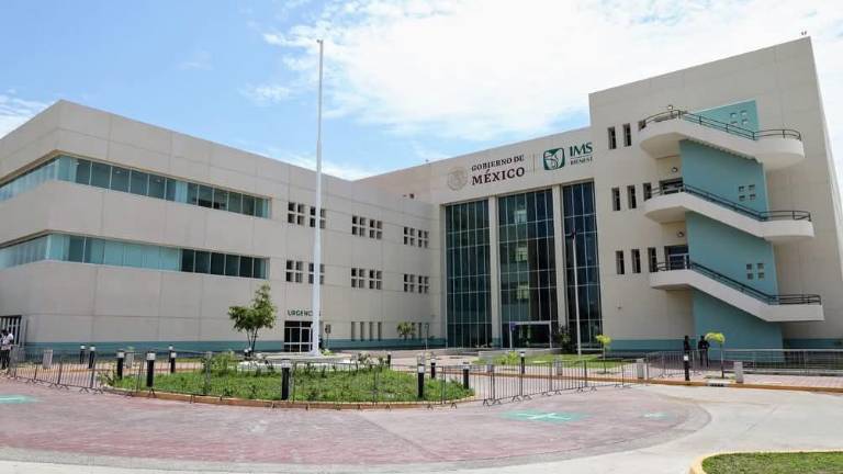 Ambos niños fueron trasladados al Hospital Regional del IMSS No. 1, en Culiacán.