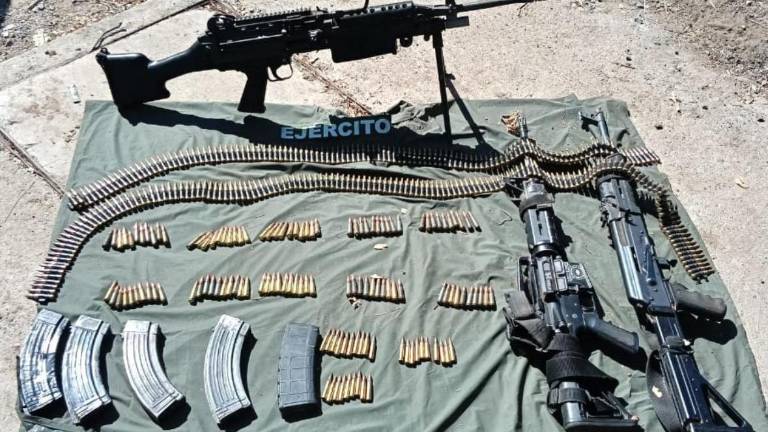 Militares aseguraron armas largas, una ametralladora y municiones tras el enfrentamiento con civiles armados en la carretera a Imala.