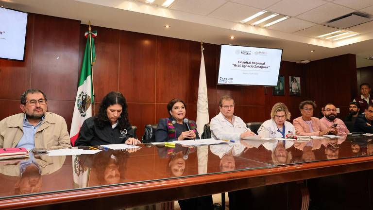 Autoridades capitalinas señalaron que un dictamen inicial atribuyó la volcadura y explosión de la pipa en la CDMX a un probable exceso de velocidad.