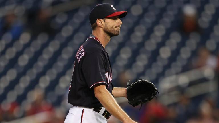Max Scherzer no pudo evitar entrar a la lista de lesionados por 10 días de los Nacionales de Washington.