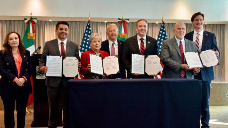 Funcionarios de México y Estados Unidos firmaron el acuerdo binacional para atender la crisis ambiental en la frontera.
