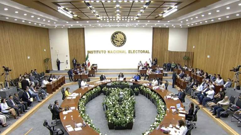 El INE acordó establecer mecanismos para una capacitación integral a su personal en el uso responsable y ético de la IA.
